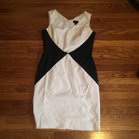 Banana Republic Dresses & Skirts - NWOT Banana Republic Black & tan sheath Dress - 6
